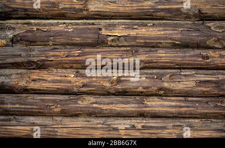Holzhintergrund. Alte Holzwand eines rustikalen Hauses mit Textur. Stockfoto