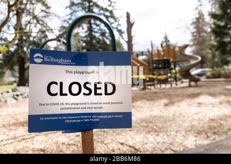 Bellingham, Washington USA - 29. März 2020: "Spielplatz geschlossen"-Schild wegen Coronavirus Covid-19-Pandemie-Virus-Kontamination und Risiko einer Virusverbreitung Stockfoto