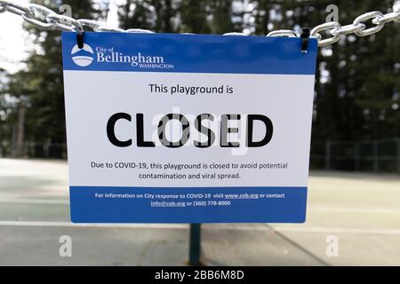 Bellingham, Washington USA - 29. März 2020: Spielplatz wegen Coronavirus Covid-19 sozialer Distanzierung potenzieller Contaminat geschlossen auf dem Tennisplatz anmelden Stockfoto