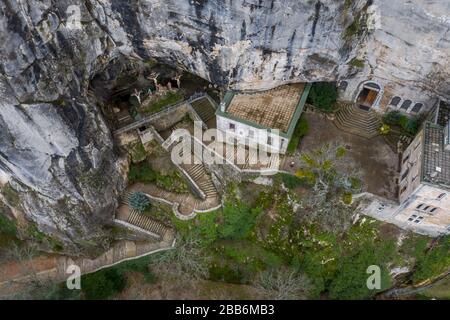 Luftbild der Grotte von Maria Magdalena in Frankreich, Plan D'Aups, das massiv St.Baum, heiliger Duft, berühmter Ort unter den Gläubigen der Religion, der Stockfoto