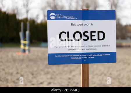 Bellingham, Washington USA - 29. März 2020: Volleyball Sport Court Closed Sign Coronavirus Covid-19 Social Distancing Protocol Stockfoto