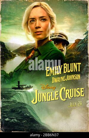 Dschungel Cruise (2020) unter der Regie von Jaume Collet-Serra und mit Emily Blunt als Entdeckerin Lily Houghton bei einer Forschungsmission im Amazonas in diesem großen Abenteuer auf der Grundlage von Disneylands Freizeitpark-Fahrt. Stockfoto