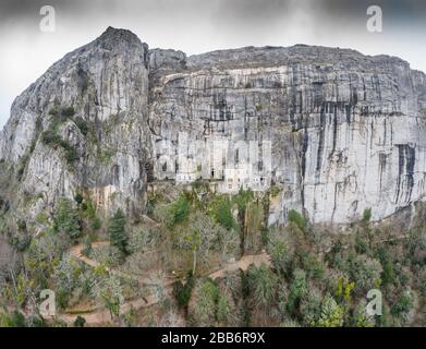 Luftbild der Grotte von Maria Magdalena in Frankreich, Plan D'Aups, das massiv St.Baum, heiliger Duft, berühmter Ort unter den Gläubigen der Religion, der Stockfoto