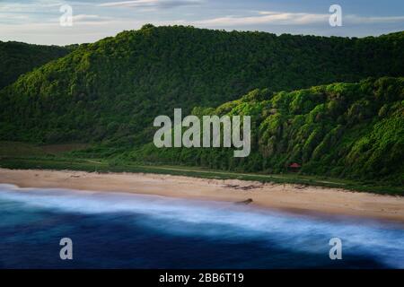 Strand von Bile Sayak, Naturpark Gunung Tunak, Kuta Mandalika, Indonesien Stockfoto