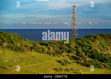 Aussichtsturm am Strand von Galle Sayak, Naturpark Gunung Tunak, Kuta Mandalika, Indonesien Stockfoto