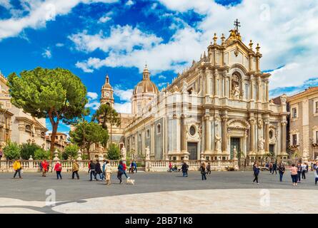 Catania - April 2019, Italien: Blick auf die Kathedrale von Sant'Agata im historischen Zentrum der Stadt Stockfoto