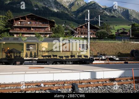 Chocolate Train Bulle, Gruyère im Kanton Freiburg, Schweiz, Europa, 08/09/2019, Chocolate Train Bulle, Train Du Chocolat (Golden Pass Serv Stockfoto