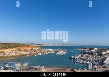 Hafen von Cabo Roche in Andalusien, Spanien. Stockfoto