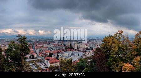 Mit Blick auf die Stadt Ljubljana in Slowenien Stockfoto