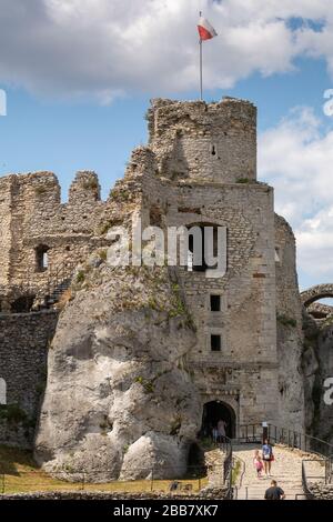 PODZAMCZE, Polen - 15. Juli 2019: ogrodzieniec Schloss in der polnischen Jurassic Highland, Schlesien Region Polens Stockfoto