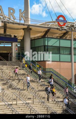 LONDON, ENGLAND - JULI 2018: Außenansicht der Londoner U-Bahn-Station Wembley im Norden Londons. Stockfoto