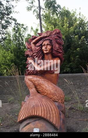 Irisches Meerjungfernplastik, irisches Meer, Klippen an der Küste, Statue, Howth, Irland Stockfoto