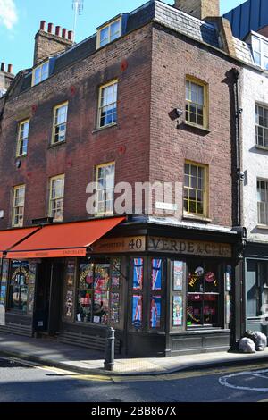 Frontage of Coffee and Tea Shop Café Verde & Co Off Brushfield and Gun Street, Spitafields, Shoreditch, East London, England Stockfoto