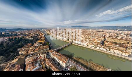 Luftpanorama von Florenz bei Sonnenaufgang, Firenze, Toskana, Italien, Kathedrale, Fluss, Dronenblick, Berge im Hintergrund Stockfoto