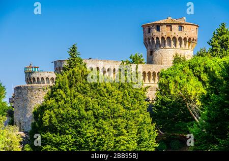 Die Festung Medici von Volterra an einem sonnigen Tag, Toskana, Italien Stockfoto