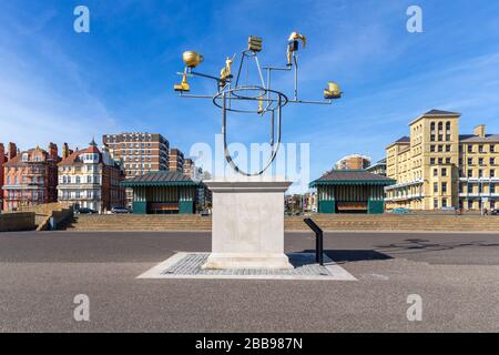 Brighton, England - 30. August 2019: Hove Sointh, Brighton East Sussex, ziert mit seiner ersten Skulptur - Constellation von Jonathan Wright Stockfoto