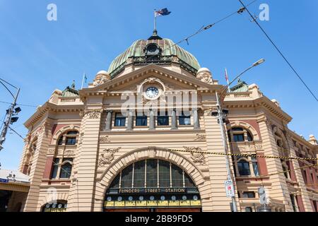 Eintritt zum Bahnhof Flinders Street, Flinders Street, City Central, Melbourne, Victoria, Australien Stockfoto