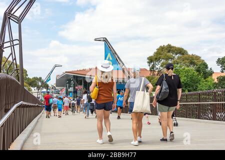 Steg zum Melbourne Open 2020 Tennisturnier, City Central, Melbourne, Victoria, Australien Stockfoto