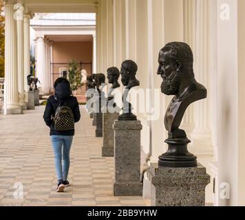 Klassische Skulpturen in Cameron Gallery, Catherine Park, Tsars Village, Tsarskoye Selo, Puschkin, Russische Föderation Stockfoto