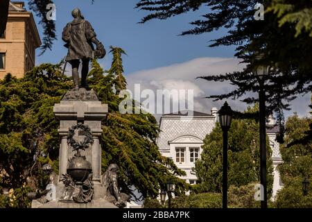 Chile, Punta Arenas - Plaza Munoz Gamero, Denkmal für Hernando de Magallanes Stockfoto