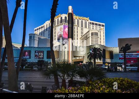 Eine Woche nach der Schließung in Las Vegas wegen Coronavirus ist der Strip ziemlich leer. Keine Menschen auf den Straßen und alles ist geschlossen. Stockfoto