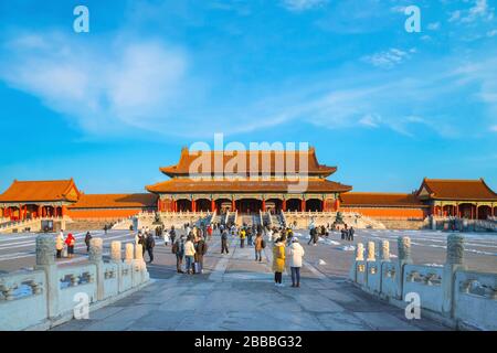 Peking, China - 9. Januar 2020: Taihemen (Tor der Obersten Harmonie) ist das größte Palasttor der Verbotenen Stadt, das 1420 eingerichtet wurde und eine Gesamtfläche von hat Stockfoto