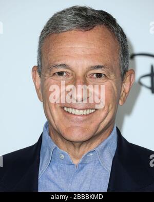 Los Angeles, Vereinigte Staaten. März 2020. (AKTE) Bob Iger von Disney gibt sein gesamtes Gehalt während der Coronavirus COVID-19-Pandemie auf. LOS ANGELES, KALIFORNIEN, USA - 06. OKTOBER: Der Vorstandsvorsitzende und ehemalige Chief Executive Officer der Walt Disney Company Bob Iger kommt am 6. Oktober 2018 in Mickey's 90. Spektakuläre Veranstaltung im Shrine Auditorium and Expo Hall in Los Angeles, Kalifornien, Vereinigte Staaten, an. (Foto von Xavier Collin/Image Press Agency) Credit: Image Press Agency/Alamy Live News Stockfoto
