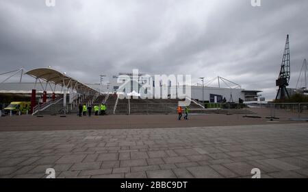 London, Großbritannien. März 2020. Das am 30. März 2020 aufgenommene Foto zeigt einen allgemeinen Blick auf das Excel Ausstellungszentrum, das in ein Feldkrankenhaus umgewandelt wird, das als NHS Nightingale Hospital London bekannt ist, um beim Ausbruch des Coronavirus in London, Großbritannien, zu helfen. Der National Health Service (NHS) hat Flugbesatzungen von zwei der größten britischen Fluggesellschaften eingeladen, sich in einem 4.000 Betten stationierten Feldkrankenhaus, das sich der Fertigstellung in London nähert, freiwillig zu melden, um Coronavirus-Patienten zu behandeln. Credit: Han Yan/Xinhua/Alamy Live News Stockfoto