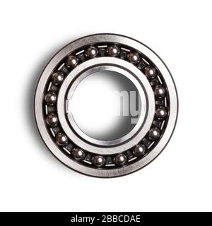 Nahaufnahme der Silbermetalllager für die Industrie auf weißem isoliertem Hintergrund. Teil des Autos Stockfoto