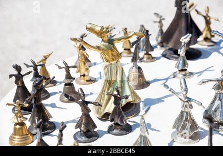 Erinnerung an whirling Sufi aus Metall im Shop, Türkei Stockfoto