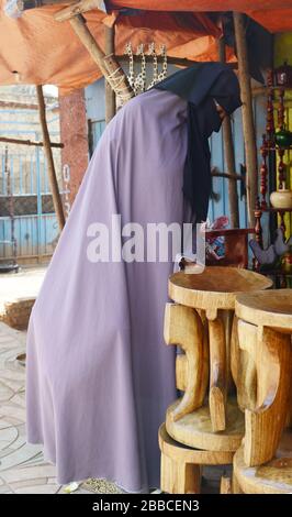Eine verschleierte muslimische Frau in Jimma, Äthiopien. Stockfoto
