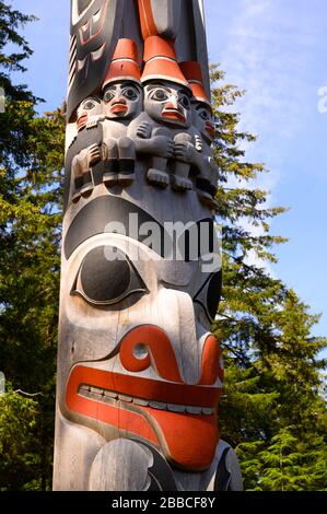 Gwaii Haanas Legacy Pole von Jaalen Edenshaw, an der Windy Bay, Gwaii Haanas National Park Reserve, Haida Gwaii, früher bekannt als Queen Charlotte Islands, British Columbia, Kanada Stockfoto