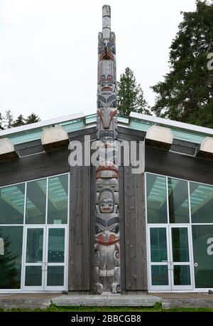 Sgang Gwaay Details, von Tim Boyko im Haida Heritage Center in Kay Llnagaay, Skidegate, Haida Gwaii, früher bekannt als Queen Charlotte Islands, British Columbia, Kanada Stockfoto