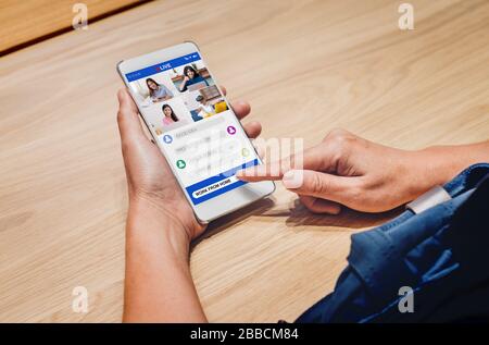 Arbeiten Sie von zu Hause aus mit mobiler Videokonferenz Zusammenarbeit mit Kollegen.Live-Streaming meeting.protect Risiko, Coronavirus ausgesetzt zu sein (Kovid-1 Stockfoto