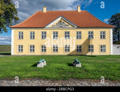 Das Kommandantenhaus. Zweistöckiges gelbes Gebäude im Stil des Barock in Kastellet des Architekten Elias Häuser - Kastellet, Kopenhagen, Dänemark Stockfoto