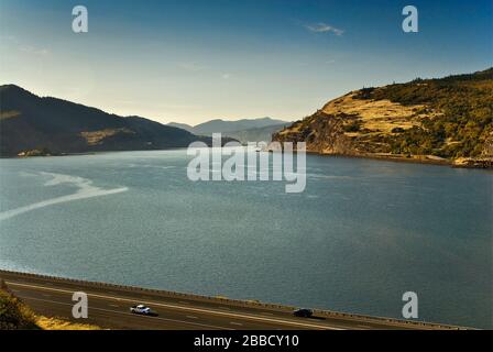 I-84 Freeway in der Columbia River Gorge in der Nähe von Hood River, Oregon, USA Stockfoto