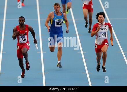 Der US-Amerikaner Justin Gatlin (links) gewinnt die 4x100-Meter-Staffel der Männer Heat zwei vor dem Ukrainer Vitaliy Korzh (Mitte) und dem japanischen Shota Iizuka Stockfoto