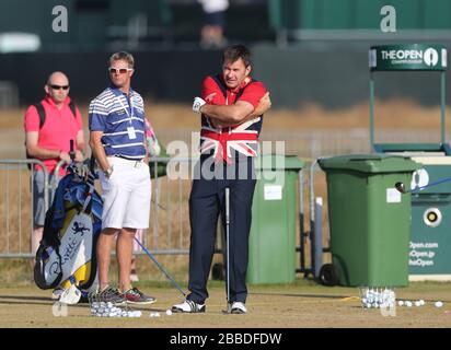 Englands Sir Nick Faldo auf der Driving Range während des vierten Übungstages für die Open Championship 2013 im Muirfield Golf Club, East Lothian Stockfoto