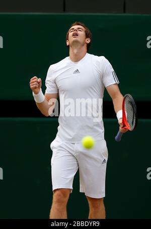 Großbritanniens Andy Murray feiert den Matchpoint, als er Spaniens Fernando Verdasco besiegt Stockfoto