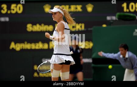 Die polnische Agnieszka Radwanska feiert den zweiten Satz gegen Deutschlands Sabine Lisicki Stockfoto