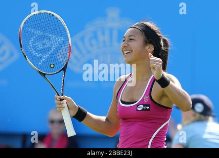 Die britische Heather Watson feiert den Sieg gegen die USA Varvara Lepchenko während der AEGON International im Devonshire Park in Eastbourne. Stockfoto