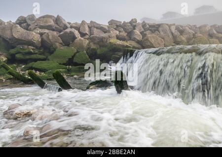 Bryn Dulas Fluss Llanddulas zwischen Colwyn Bay und Abergele an der Nordwales-Küste Stockfoto