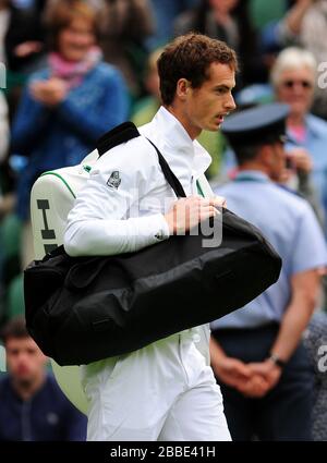 Großbritanniens Andy Murray kommt für sein Spiel gegen Deutschlands Benjamin Becker an Stockfoto