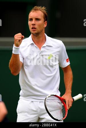 Belgiens Steve Darcis feiert den ersten Satz gegen Spaniens Rafael Nadal Stockfoto