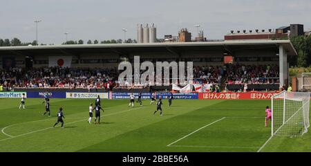 Allgemeiner Blick auf die Spielhandlung zwischen England und Japan im Pirelli-Stadion, Burton Albion FC. Stockfoto