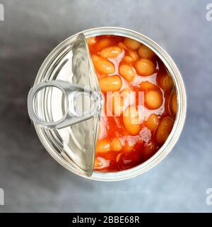 Gebackene Bohnen in einer RingzugDose Stockfoto