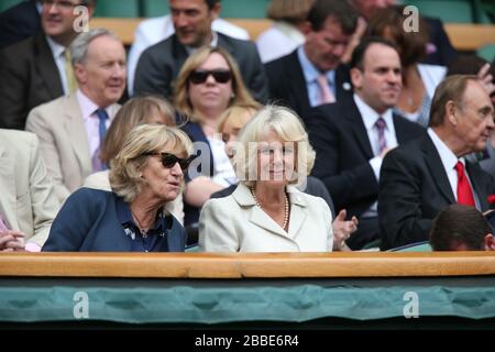 Camilla, Duchess of Cornwall im Königsfeld während des vierten Tages der Wimbledon Meisterschaften im All England Lawn Tennis and Croquet Club, Wimbledon. Stockfoto