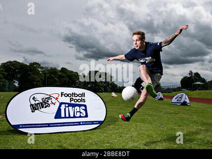 Streetgames Football Pools Fives Botschafter John Whetton Stockfoto