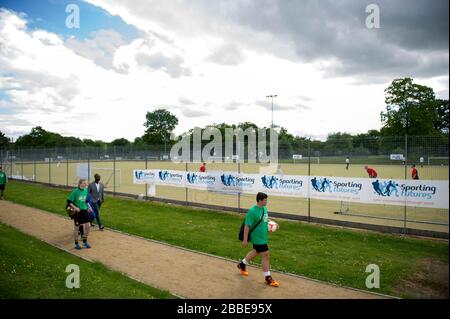 Beschilderung in den Streetgames Football Pools Fives in Chesterfield Stockfoto