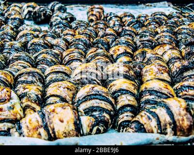 Jerusalem Israel 18. August 2018 die Closeup verschiedener Gebäckstücke, die auf dem Mahane Yehuda Markt verkauft werden und oft als Shuk bezeichnet werden, ist ein Marktplatz in Jerusale Stockfoto